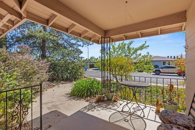 1581 Valley View Dr, Yuba City, CA 95993