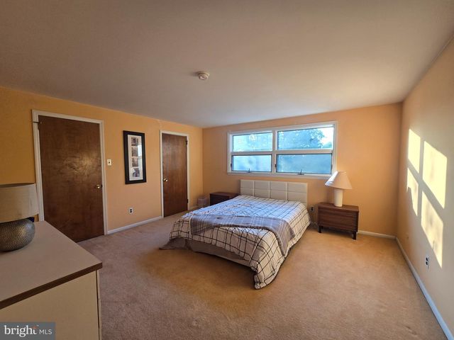 1 BUTTONWOOD LN, Cinnaminson, NJ 08077