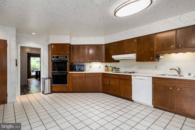 1 BUTTONWOOD LN, Cinnaminson, NJ 08077