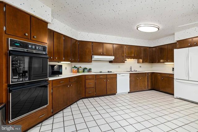 1 BUTTONWOOD LN, Cinnaminson, NJ 08077