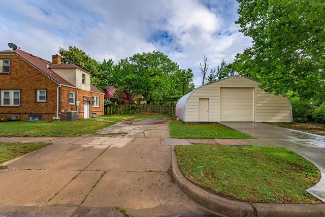 1301 S Greenwood Ave, Wichita, KS 67211