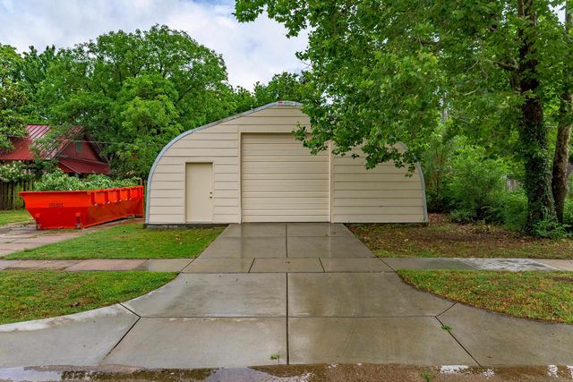 1301 S Greenwood Ave, Wichita, KS 67211