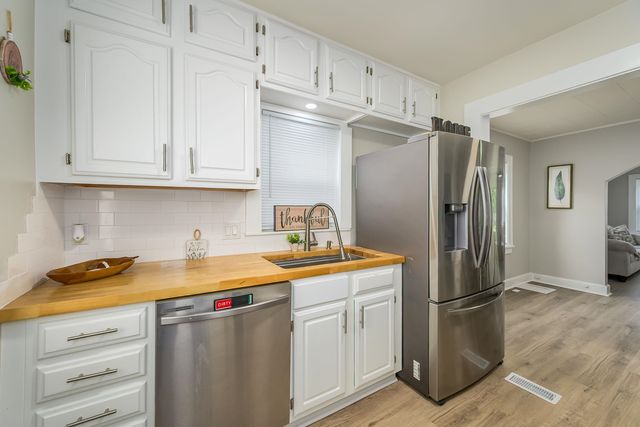 1301 S Greenwood Ave, Wichita, KS 67211