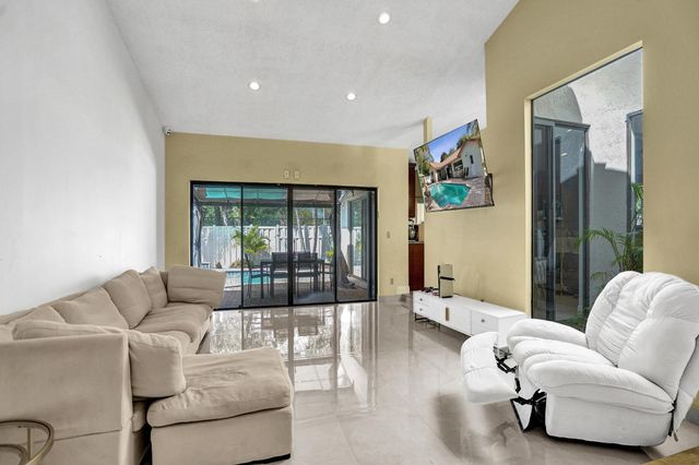 10527 Zurich Street, Cooper City, FL 33026