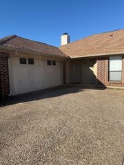 7306 Redfield Drive, Fort Worth, TX 76133