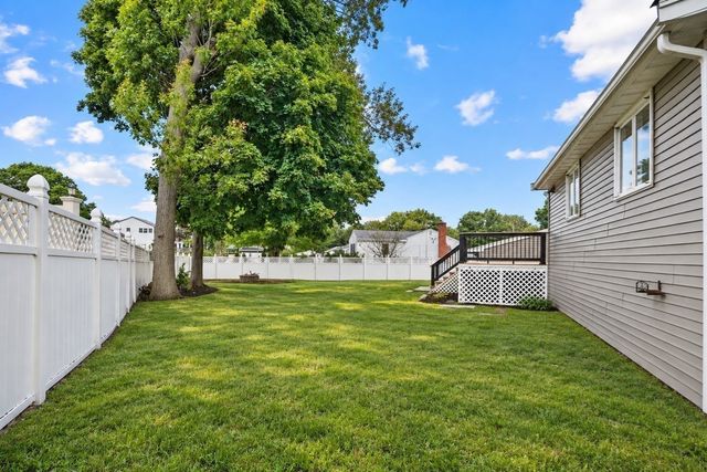 8 Niles Road, Randolph, MA 02368
