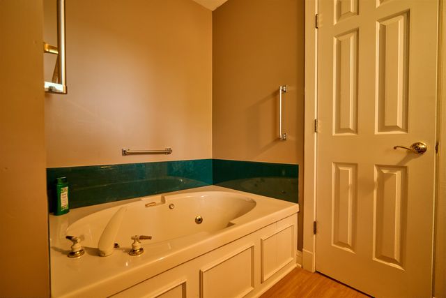 12 Winnebago Ter, Cherokee Village, AR 72529