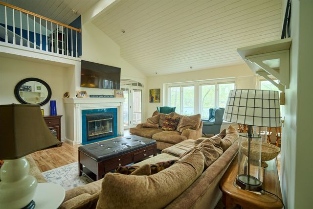 12 Winnebago Ter, Cherokee Village, AR 72529