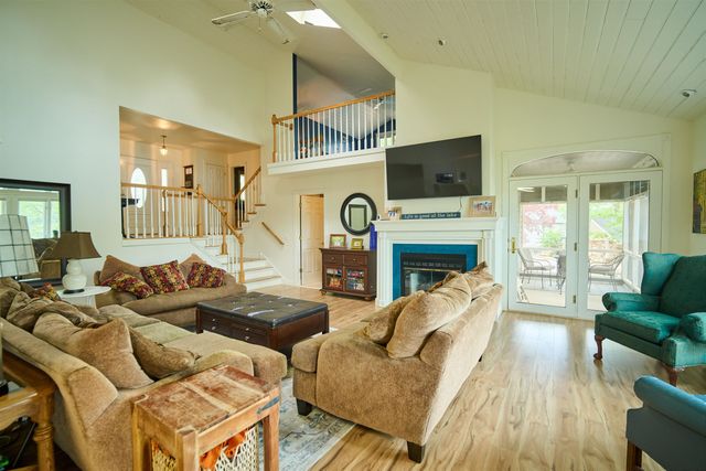 12 Winnebago Ter, Cherokee Village, AR 72529