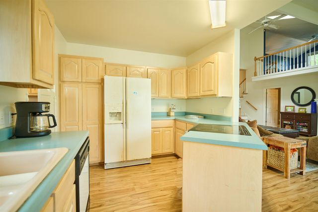 12 Winnebago Ter, Cherokee Village, AR 72529