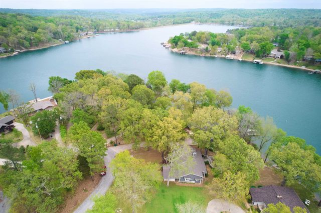 12 Winnebago Ter, Cherokee Village, AR 72529