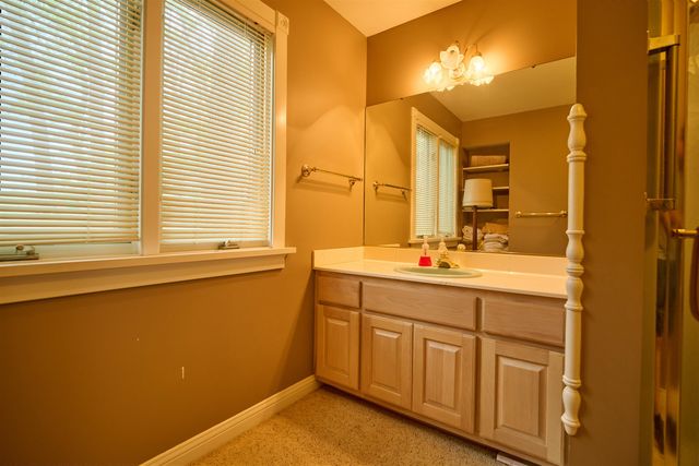 12 Winnebago Ter, Cherokee Village, AR 72529