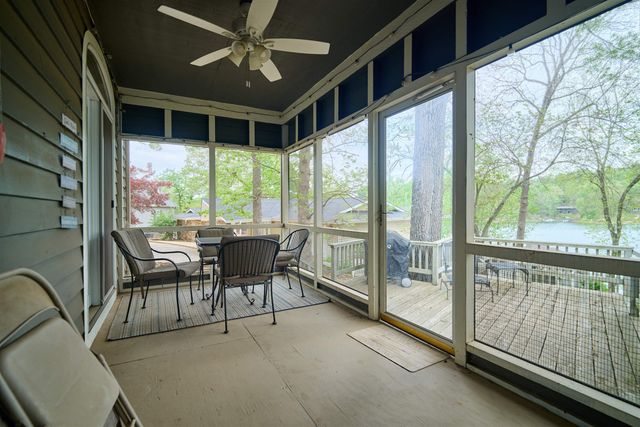 12 Winnebago Ter, Cherokee Village, AR 72529