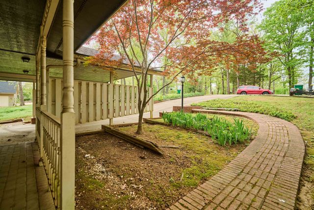 12 Winnebago Ter, Cherokee Village, AR 72529