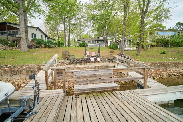 12 Winnebago Ter, Cherokee Village, AR 72529
