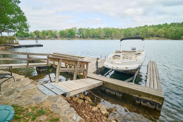 12 Winnebago Ter, Cherokee Village, AR 72529