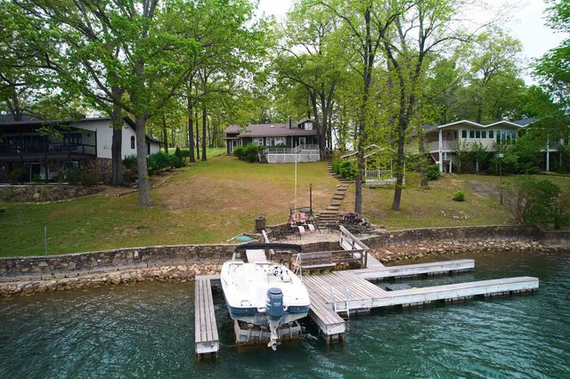 12 Winnebago Ter, Cherokee Village, AR 72529