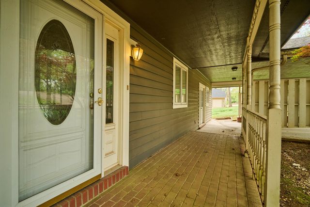 12 Winnebago Ter, Cherokee Village, AR 72529