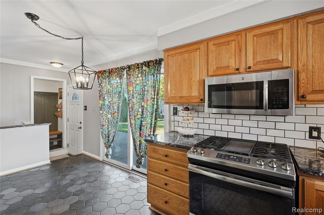 14833 Fairfield Street, Livonia, MI 48154