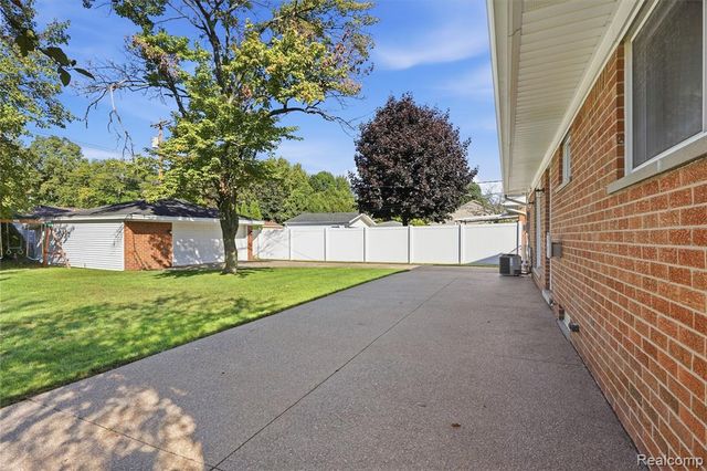 14833 Fairfield Street, Livonia, MI 48154