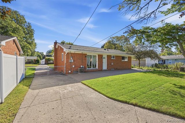 14833 Fairfield Street, Livonia, MI 48154