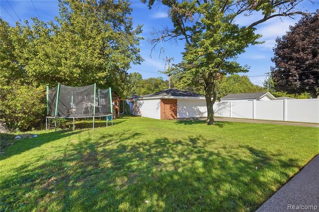 14833 Fairfield Street, Livonia, MI 48154