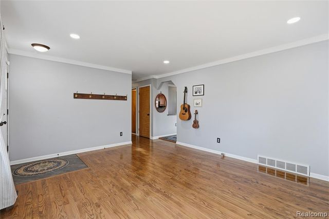 14833 Fairfield Street, Livonia, MI 48154