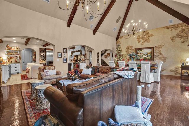 1039 NW Thornbury Dr, Lawton, OK 73505