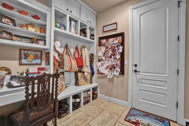 1039 NW Thornbury Dr, Lawton, OK 73505