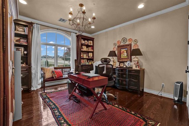 1039 NW Thornbury Dr, Lawton, OK 73505