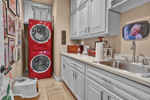 1039 NW Thornbury Dr, Lawton, OK 73505