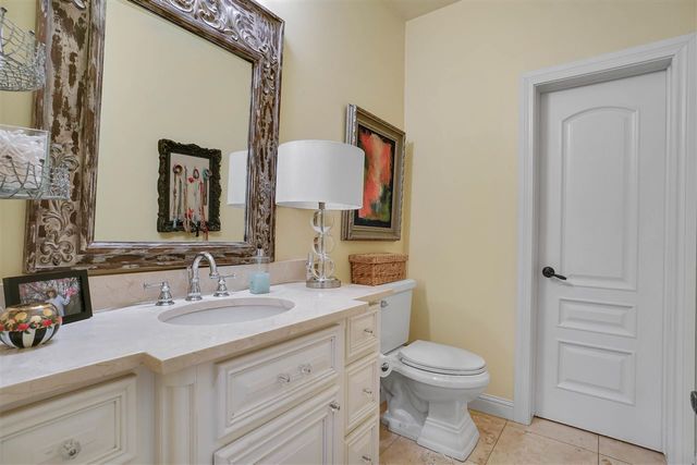 1039 NW Thornbury Dr, Lawton, OK 73505