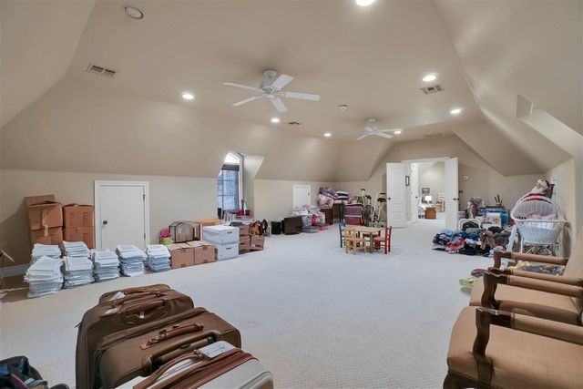 1039 NW Thornbury Dr, Lawton, OK 73505