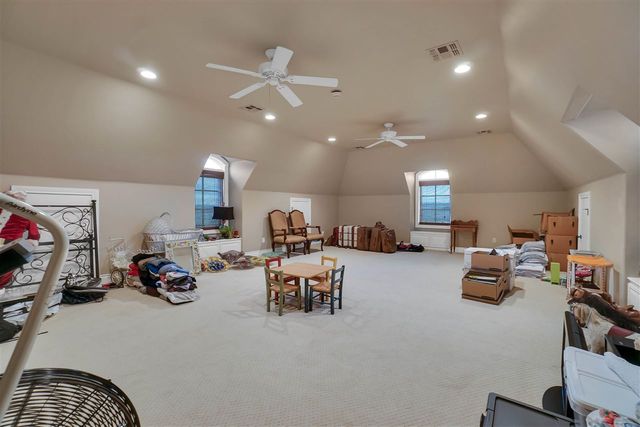 1039 NW Thornbury Dr, Lawton, OK 73505