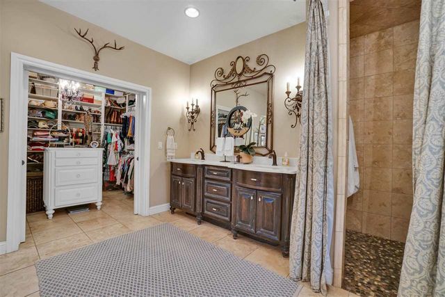 1039 NW Thornbury Dr, Lawton, OK 73505