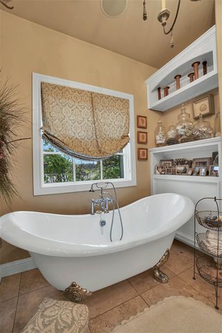 1039 NW Thornbury Dr, Lawton, OK 73505