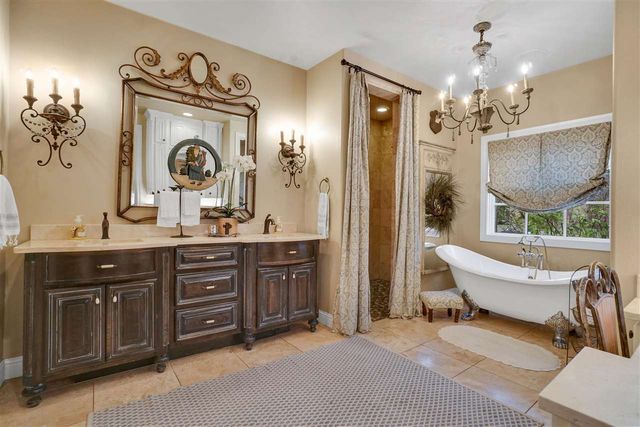 1039 NW Thornbury Dr, Lawton, OK 73505