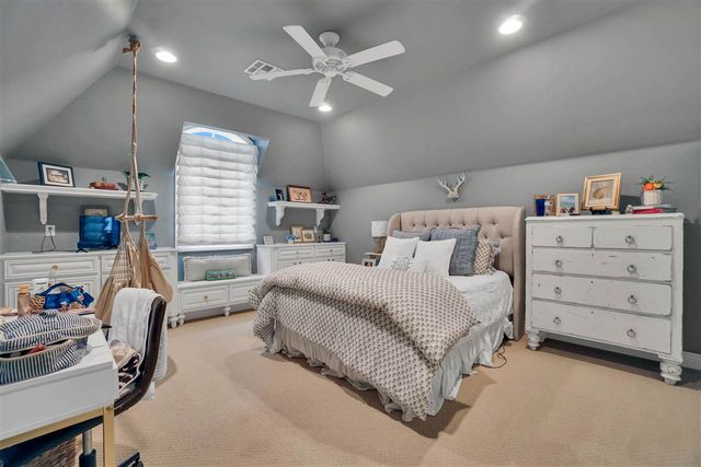 1039 NW Thornbury Dr, Lawton, OK 73505