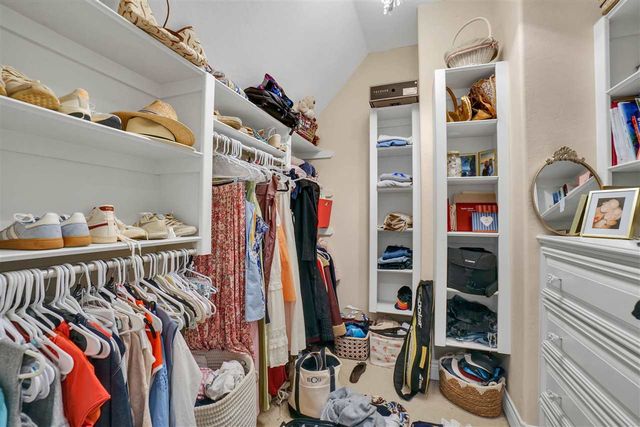 1039 NW Thornbury Dr, Lawton, OK 73505