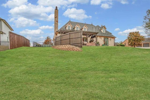 1039 NW Thornbury Dr, Lawton, OK 73505