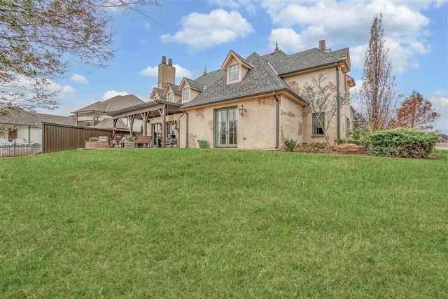 1039 NW Thornbury Dr, Lawton, OK 73505