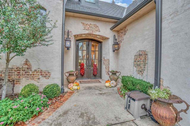 1039 NW Thornbury Dr, Lawton, OK 73505