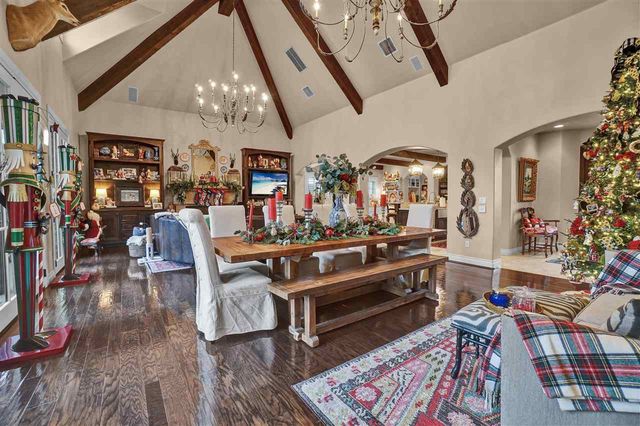 1039 NW Thornbury Dr, Lawton, OK 73505