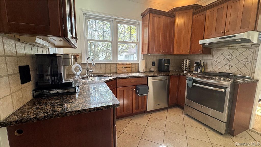 1905 Bryant Place, Baldwin, NY 11510 — photo 2