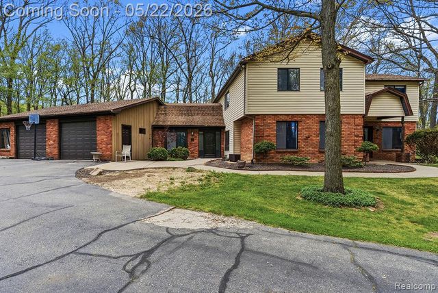 11111 Hibner Road, Hartland Township, MI 48353
