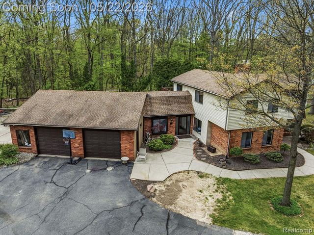 11111 Hibner Road, Hartland Township, MI 48353