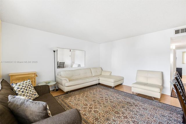 5300 Washington St Q207, Hollywood, FL 33021