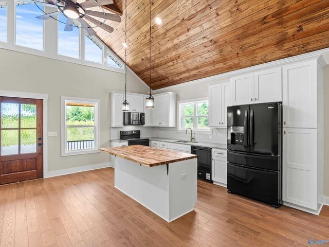 1008 Junkins Road, Guntersville, AL 35976
