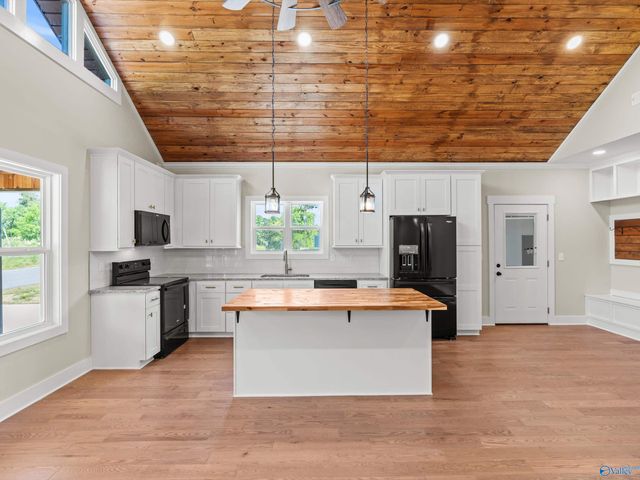 1008 Junkins Road, Guntersville, AL 35976