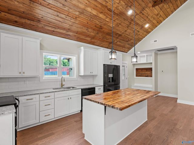 1008 Junkins Road, Guntersville, AL 35976